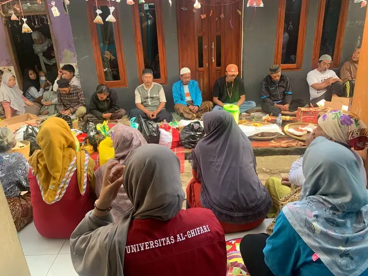 Artikel KKN Universitas Al Ghifari: Mengunjungi Acara Syukuran Hajat Buruan Di RW 07 Desa Cikidang Lembang